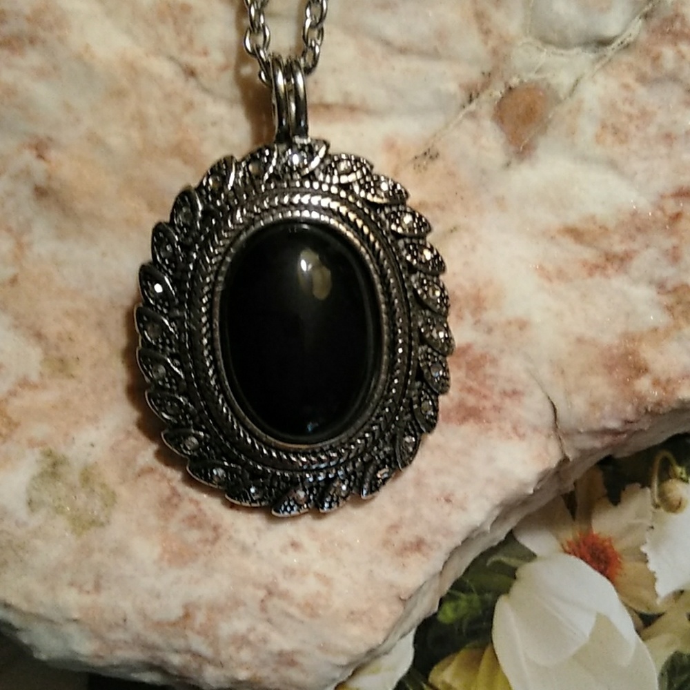 Gemstone Locket - Picture 3 of 4